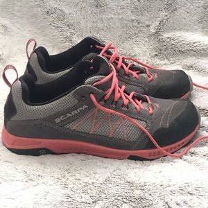 Scraps Hiking shoes